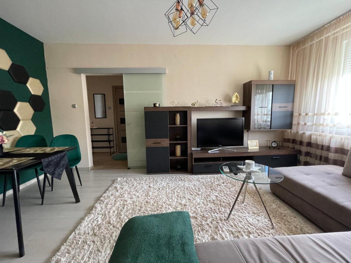 Bella Apartman Debrecen Apartment Екстериор снимка